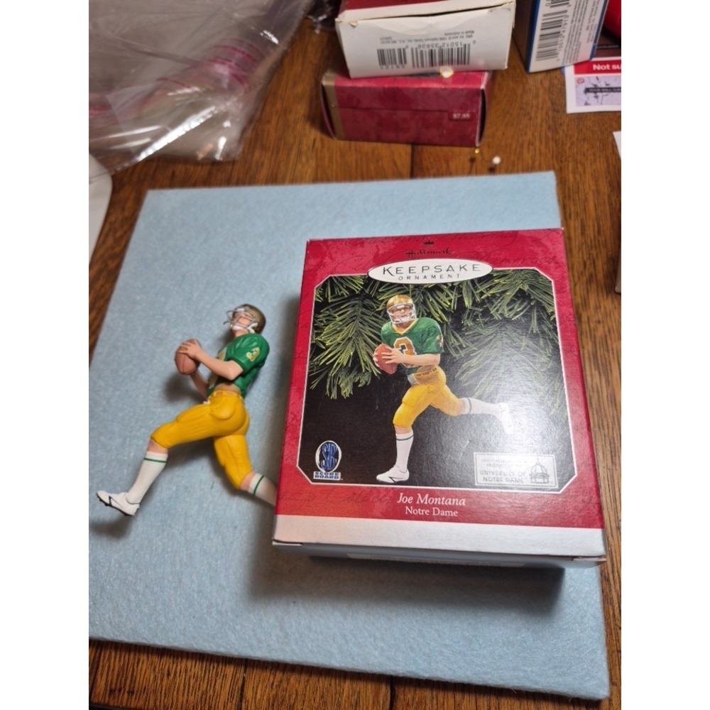 Hallmark Keepsake Ornament 1998 Joe Montana Notre Dame Football QXI6843